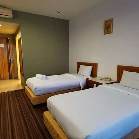 Folkmeldrum Hotel Johor Bahru Esterno foto