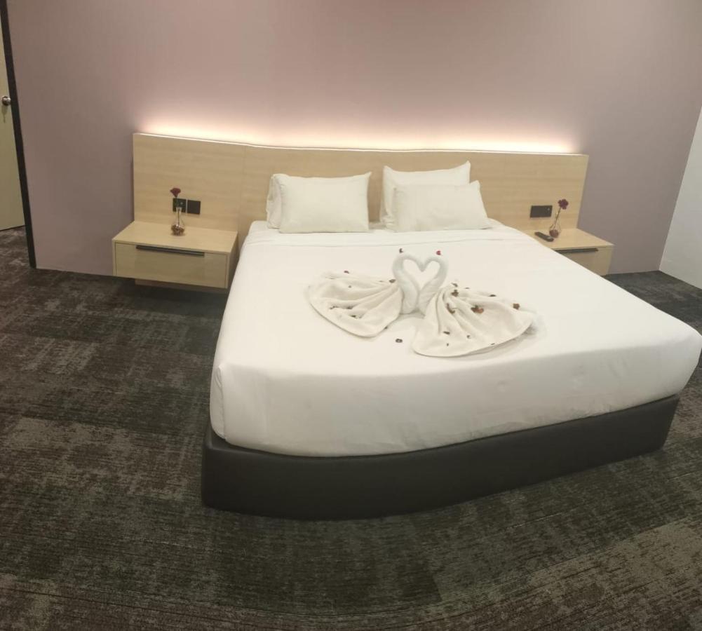 Folkmeldrum Hotel Johor Bahru Esterno foto