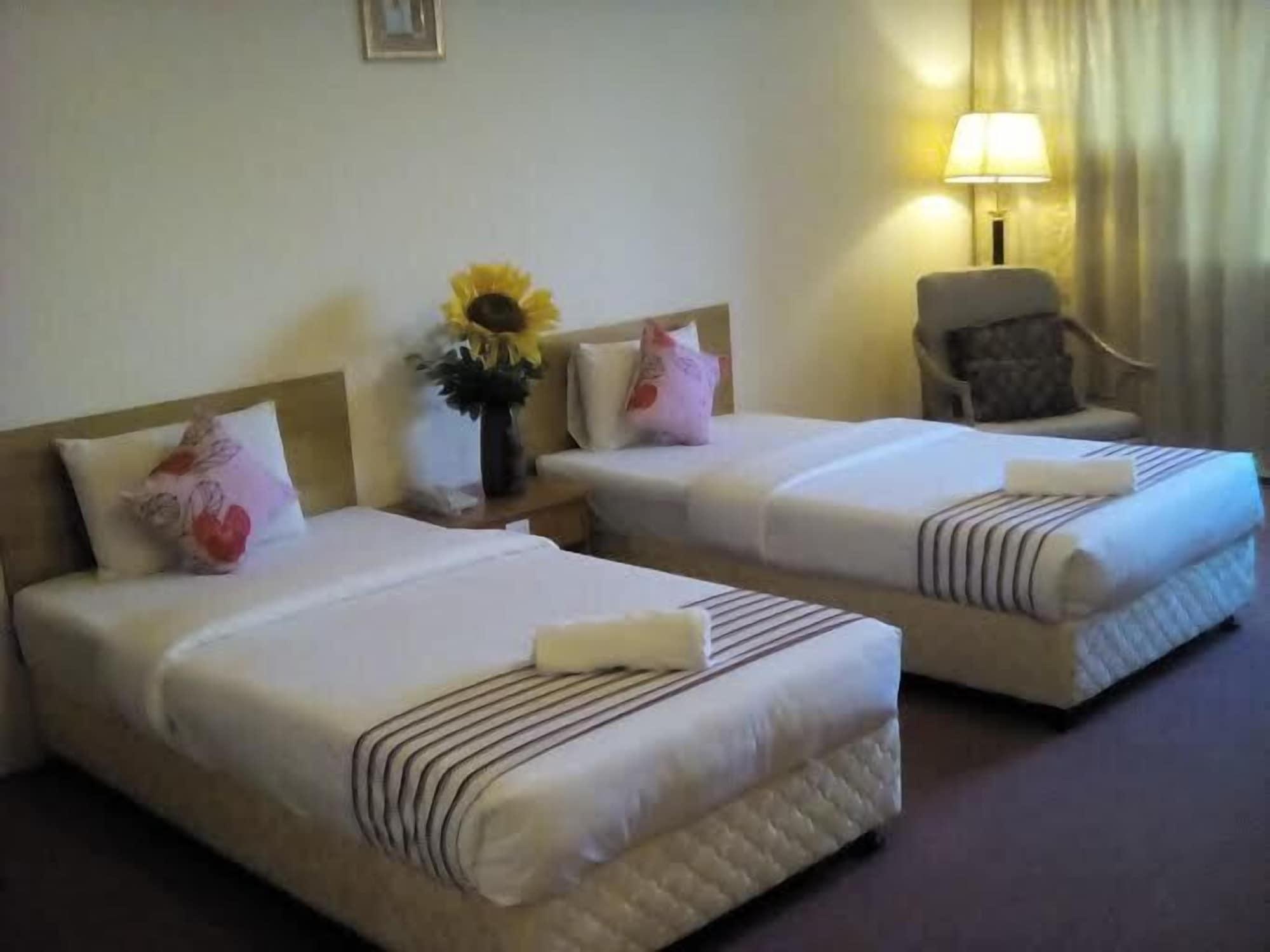 Folkmeldrum Hotel Johor Bahru Esterno foto